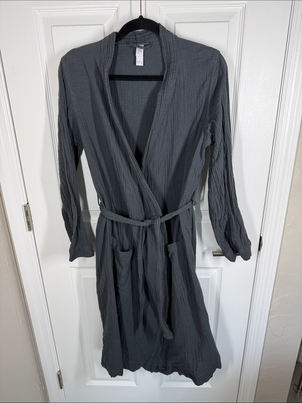 Stars Above charcoal gray crinkle cotton robe size XS/S